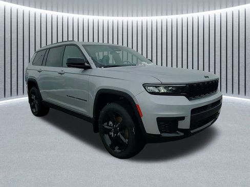 New 2025 Jeep Grand Cherokee L Altitude image 1