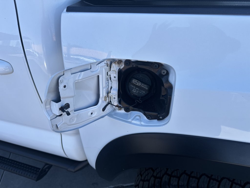 Used 2016 Toyota Tacoma TRD Off-Road w/ Premium & Technology Package AWD/4WD image 32