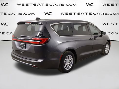 Used 2023 Chrysler Pacifica Touring-L FWD image 49