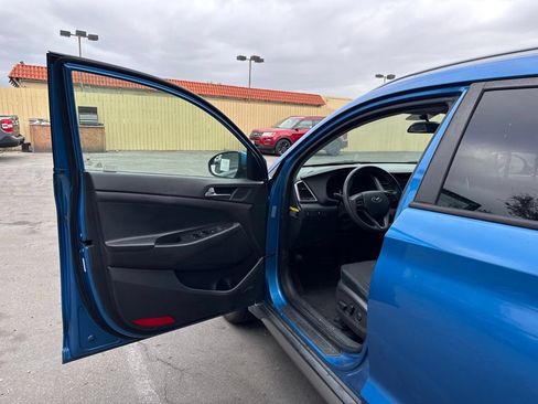 Used 2017 Hyundai Tucson SE w/ SE Popular Package 02 FWD image 5