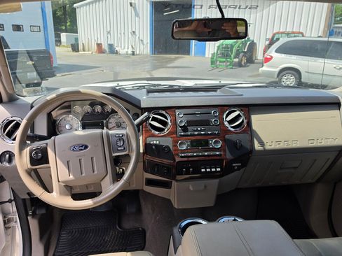Used 2010 Ford F250 XL AWD/4WD image 17