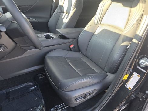 Used 2023 Toyota Venza Limited image 19