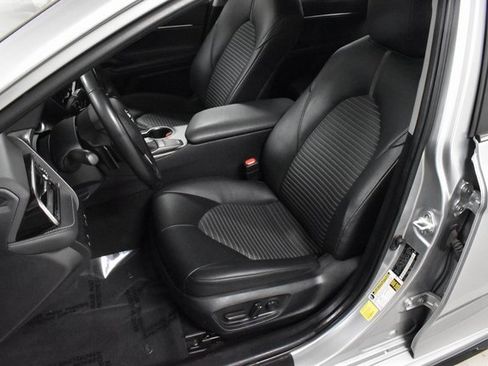 Used 2023 Toyota Camry SE image 13