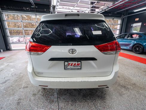 Used 2013 Toyota Sienna L image 3