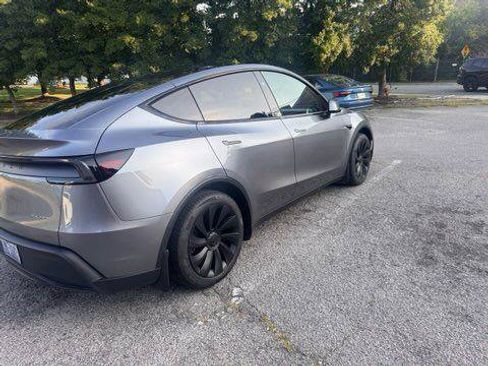 Used 2026 Tesla Model Y Long Range AWD/4WD image 3