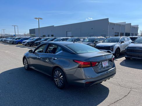 Used 2024 Nissan Altima 2.5 SV image 16