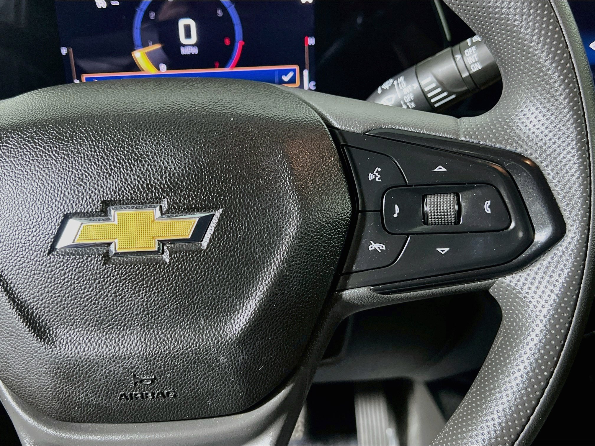 Used 2025 Chevrolet Trax LT FWD image 19