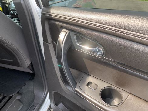 Used 2016 Chevrolet Traverse LT w/ Style and Technology Package image 34