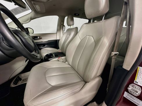 Used 2017 Chrysler Pacifica Touring-L FWD image 21