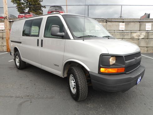 Used 2006 Chevrolet Express 2500 w/ Power and Light Package RWD image 1
