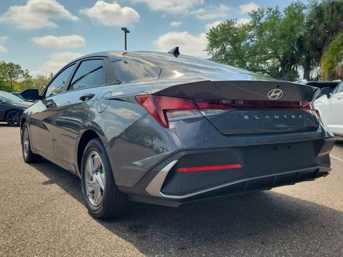 Certified 2025 Hyundai Elantra SE w/ Cargo Package image 4