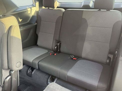 Used 2022 Chevrolet Traverse LT FWD image 41
