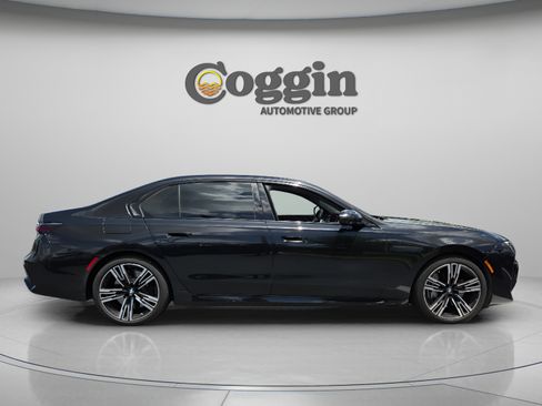 Used 2024 BMW 760i xDrive w/ Premium Package 2 AWD/4WD image 6