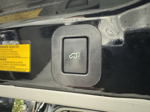 Used 2013 Toyota Sienna XLE image 23