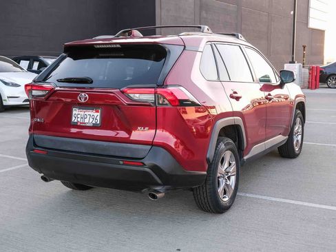 Certified 2023 Toyota RAV4 XLE w/ Convenience Package FWD image 4