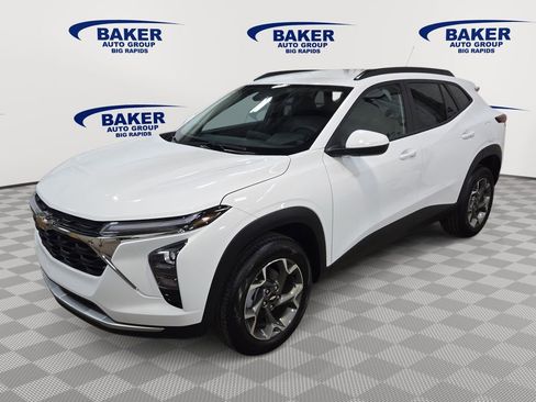 New 2026 Chevrolet Trax LT w/ Driver Confidence Package FWD image 8