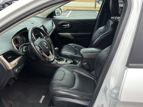 Used 2018 Jeep Cherokee Limited w/ High Altitude Package image 7