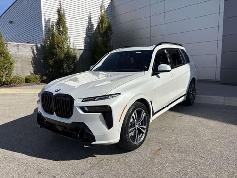 New 2026 BMW X7 xDrive40i w/ M Sport Package AWD/4WD image 3
