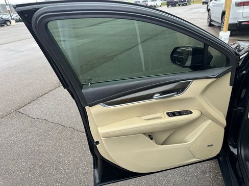 Used 2019 Cadillac XT5 Base AWD image 15