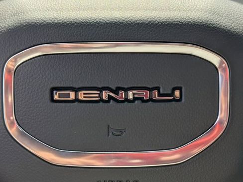 Used 2021 GMC Sierra 1500 Denali w/ Denali Premium Package AWD/4WD image 32