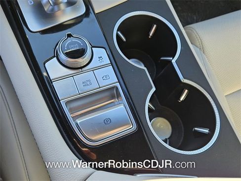 Used 2025 Genesis G70 2.5T image 24