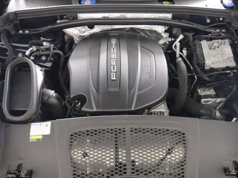 Used 2021 Porsche Macan image 22