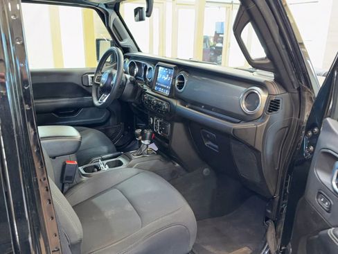 Used 2023 Jeep Wrangler Unlimited Sahara image 22