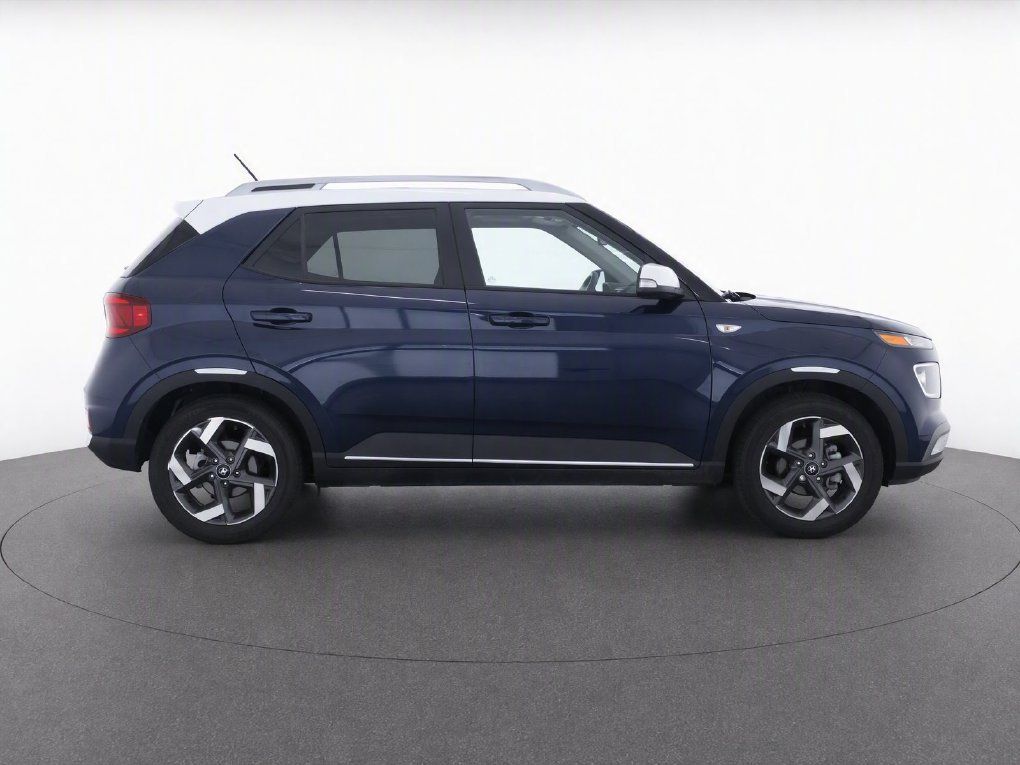 Used 2025 Hyundai Venue Limited FWD image 10