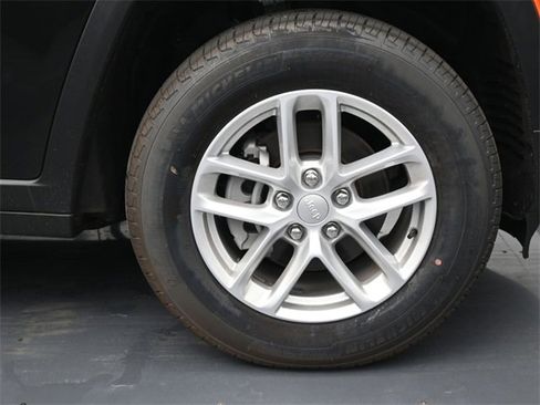 New 2024 Jeep Grand Cherokee Laredo X image 29