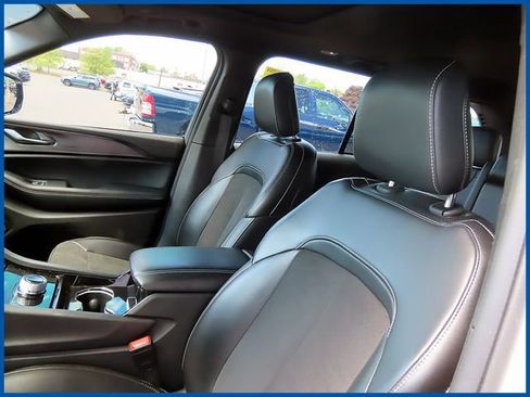 Used 2023 Jeep Grand Cherokee Altitude AWD/4WD image 13