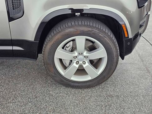 Used 2025 Land Rover Defender 110 X-Dynamic SE image 9