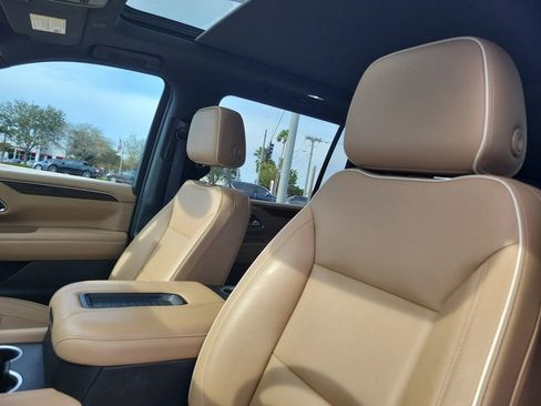 Used 2021 Chevrolet Suburban Premier w/ Premium Package image 22