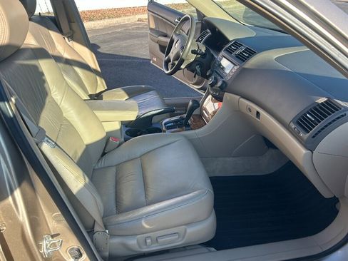 Used 2005 Honda Accord EX image 17