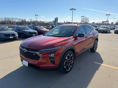 Used 2024 Chevrolet Trax RS w/ Sunroof Package image 6