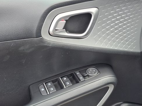 Used 2024 Kia Soul S FWD image 31