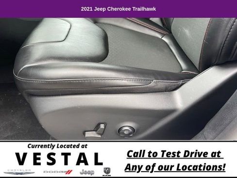 Used 2021 Jeep Cherokee Trailhawk image 13
