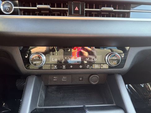 Used 2023 Mitsubishi Outlander SE AWD/4WD image 30
