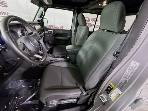 Used 2021 Jeep Gladiator Sport AWD/4WD image 24