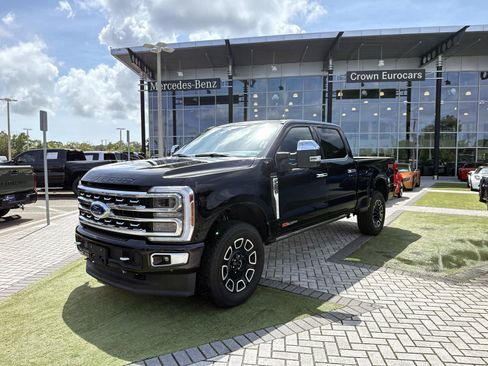 Used 2024 Ford F250 Platinum AWD/4WD image 2