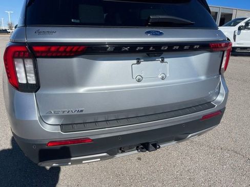 Used 2025 Ford Explorer Active w/ Active Comfort Package image 13