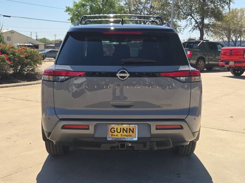 New 2026 Nissan Pathfinder Platinum FWD image 4