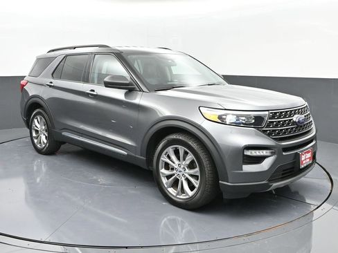 Used 2023 Ford Explorer XLT w/ Equipment Group 202A image 2