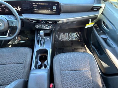 Certified 2025 Nissan Kicks SV image 14