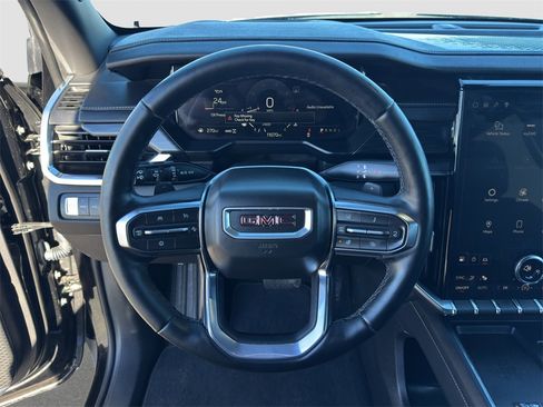 Used 2024 GMC Acadia Elevation image 10