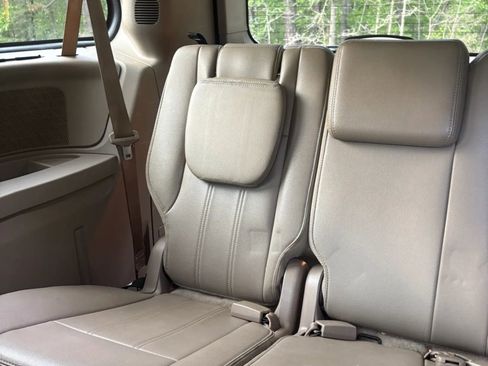 Used 2016 Chrysler Town & Country Touring FWD image 25