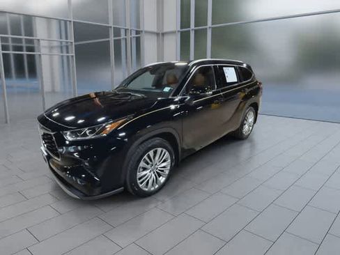 Used 2023 Toyota Highlander Platinum AWD/4WD image 4