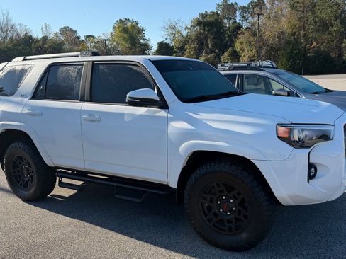 Used 2022 Toyota 4Runner SR5 Premium image 4