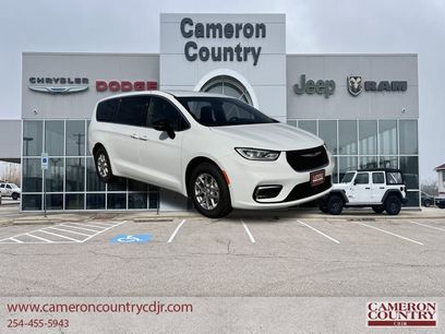 New 2025 Chrysler Pacifica Select