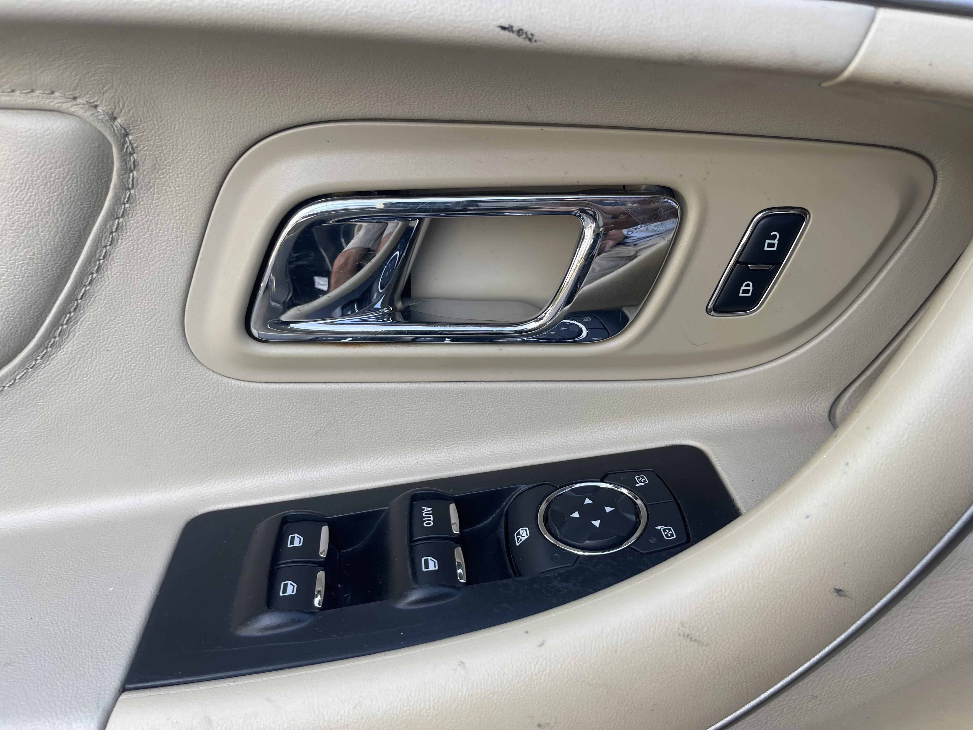 Used 2015 Ford Taurus SE FWD image 20