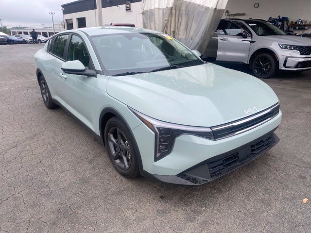 Used 2026 Kia K4 FWD image 2